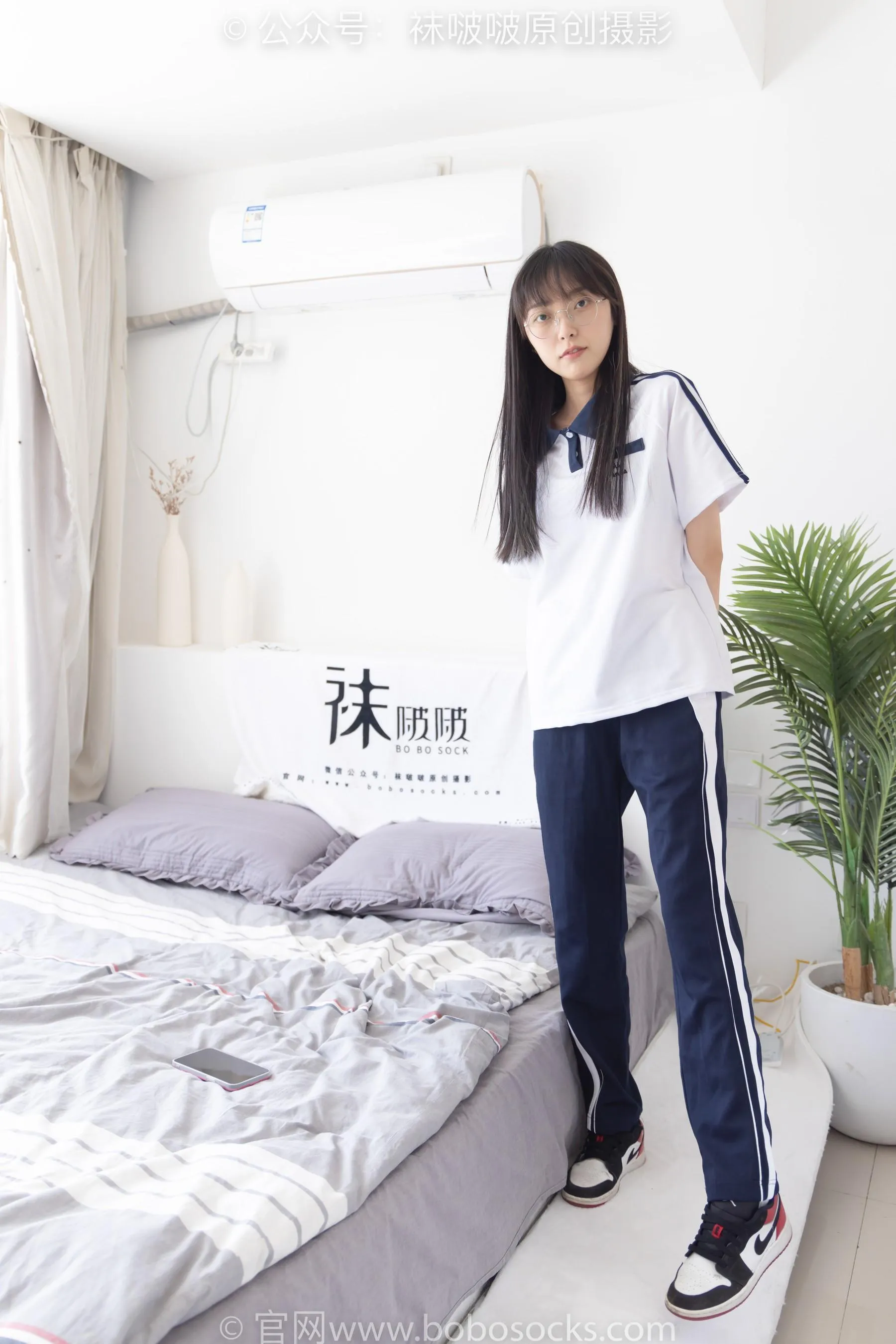[BoBoSocks袜啵啵]NO.207 稚予-aj板鞋、白棉袜、油亮白丝、校服裤里丝 [87P]插图5